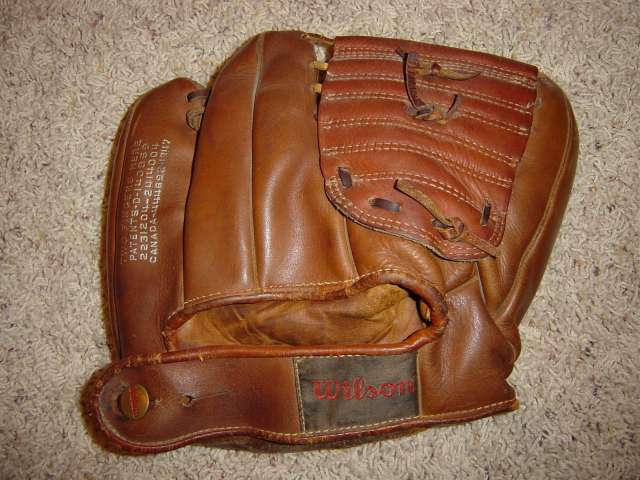 Wilson Ball Hawk A2170 Two Finger Brown Back